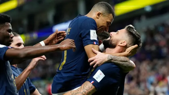 Kylian Mbappe and Olivier Giroud celebrate