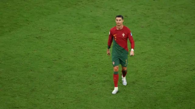 Ronaldo walks off