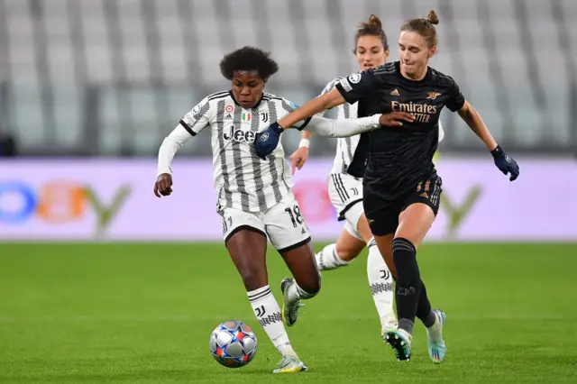 Lineth Beerensteyn and Vivianne Miedema