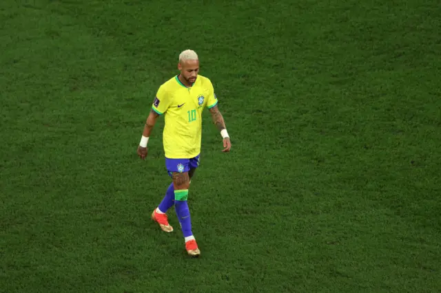 Neymar walks off at half-time