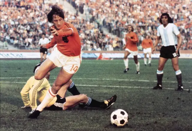 Johan Cruyff against Argentina in 1974