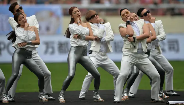 Psy performs Gangnam Style