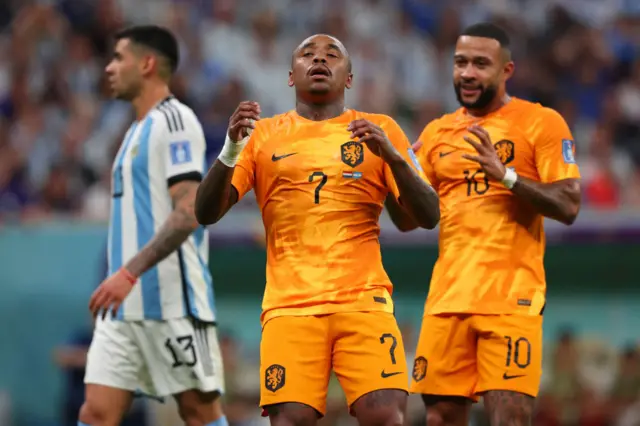 Netherland's Memphis Depay and Steven Bergwijn