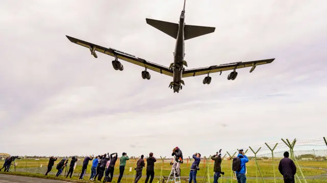 A B-52 bomber lands at RAF Fairford