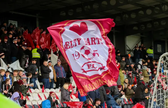 Kelty Hearts fans