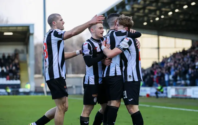 St Mirren players celebrate Jordan Jones' goal