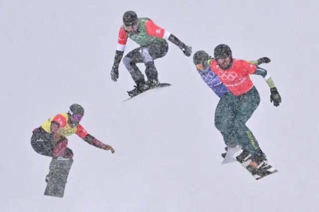 Snowboard cross