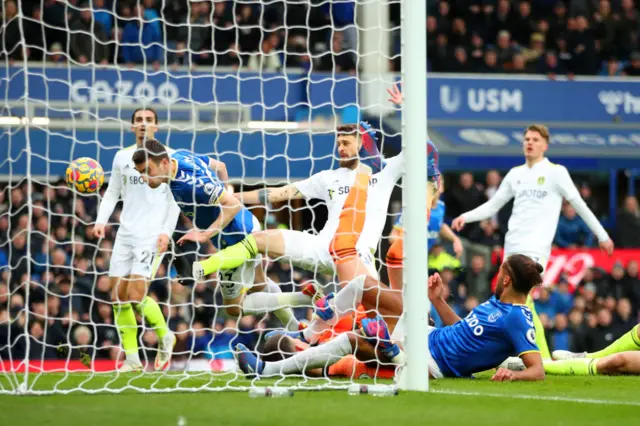 Seamus Coleman scores for Everton