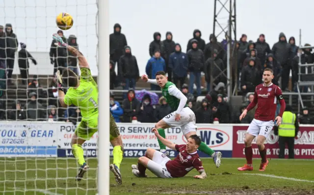 Kevin Nisbet cracks in a wonderful shot to make it 2-1 to Hibs