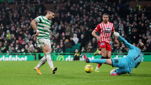 Giorgos Giakoumakis slots past Raith's Jamie MacDonald to make it 2-0