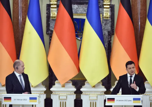 German Chancellor Olaf Scholz and Puresident of Ukraine Volodymyr Zelenskiy at a press conference on Monday