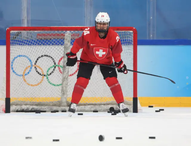 Swiss women's ice hockey goal keeper