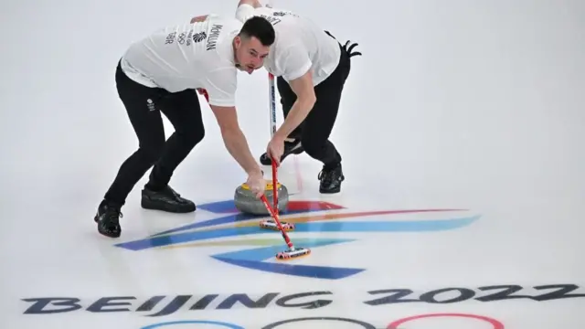 GB Curlers sweeping