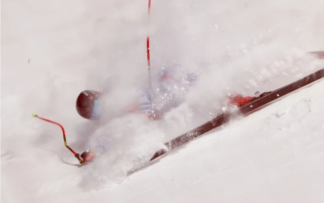 Camille Cerutti suffers a serious leg injury in the women's downhill