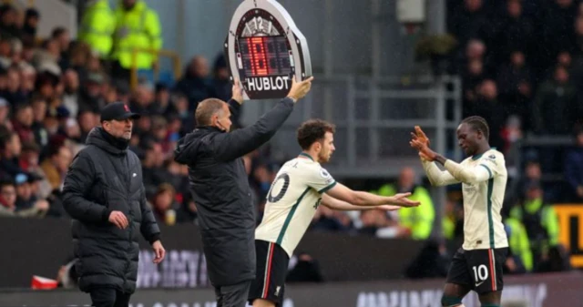 Jurgen Klopp (left) as Diogo Jota replaces Sadio Mane at Burnley