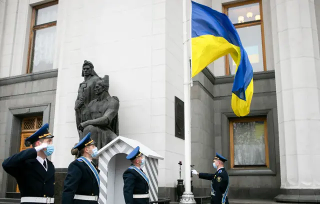 Hoisting a Ukrainian flag at the offices of the Ukrainian Parliament on Unity Day.