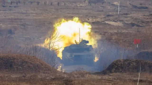 A Ukrainian tank fires a shell during military drills near Rivne, western Ukraine. Photo: 16 February 2022