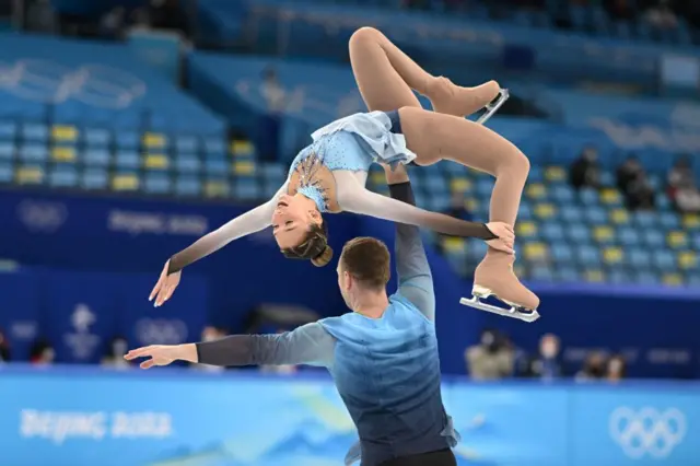 Israel pair lift figure skating