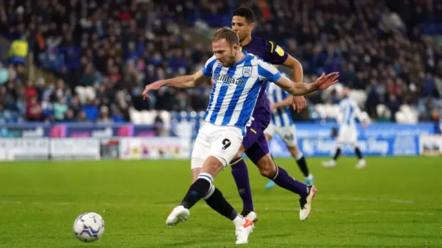Jordan Rhodes scores