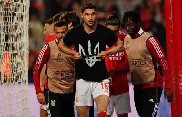 Roman Yaremchuk of SL Benfica celebrates with teammates