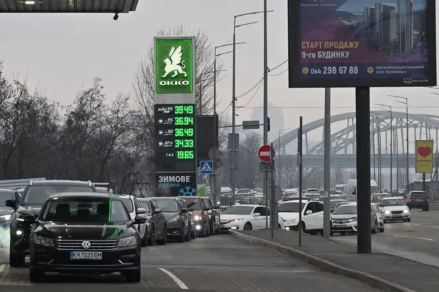 Cars in line outside petrol station in Kyiv on 24 February 2022