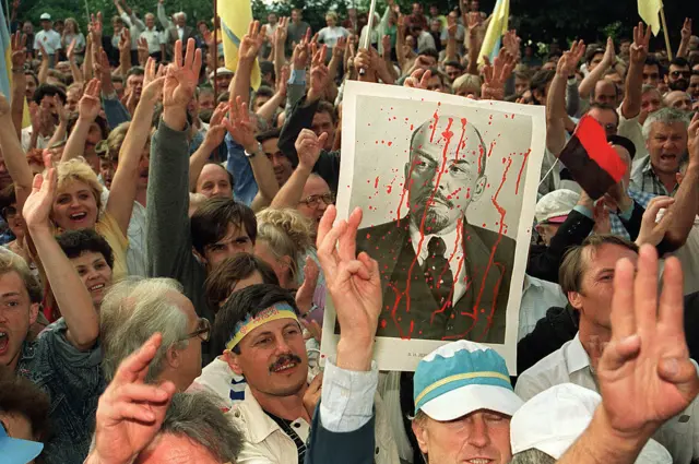 Ukrainian protesters days after independence was declared in 1991