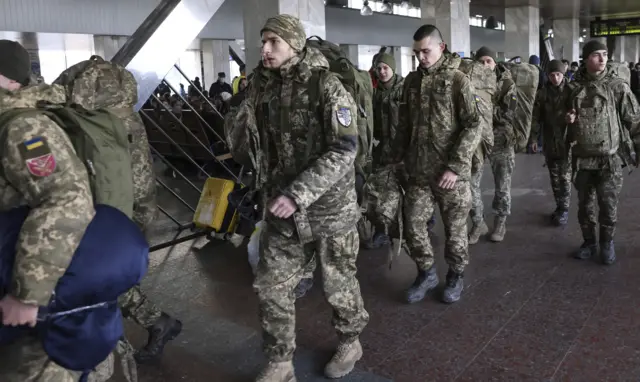 Ukrainian soldiers in Kyiv station