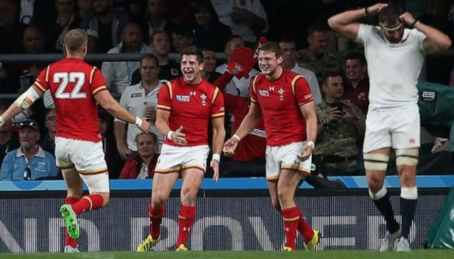 Dan Biggar and Wales team-mates celebrate victory in 2015