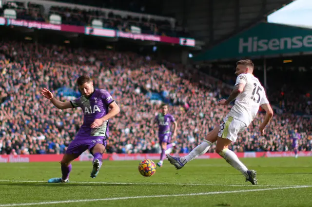 Ben Davies blocks a chance on goal from Stuart Dallas