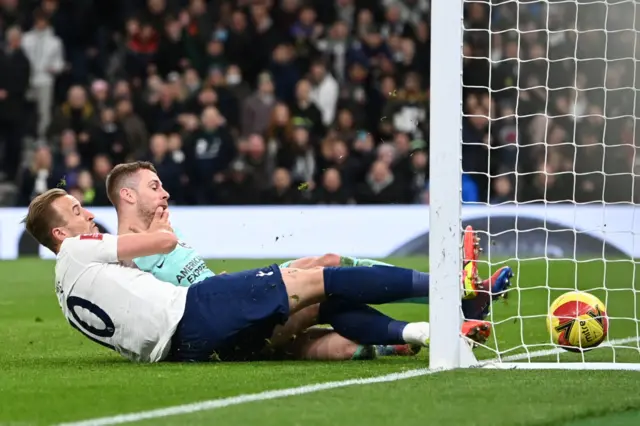 Harry Kane scores for Tottenham