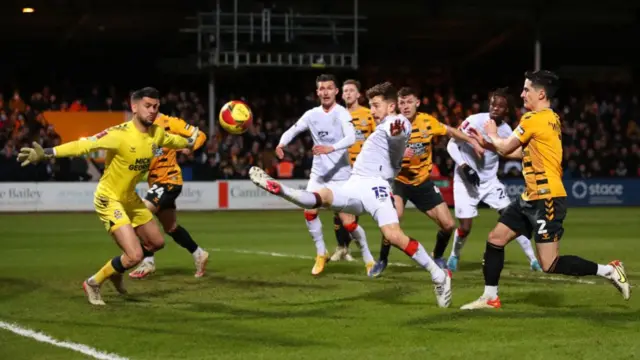 Cambridge Utd 0-2 Luton