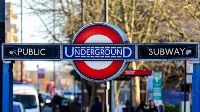 Tube roundel