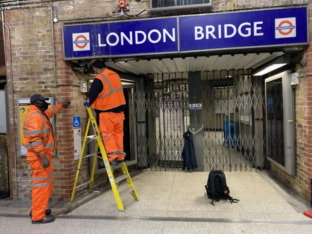 Workmen at London Bridge