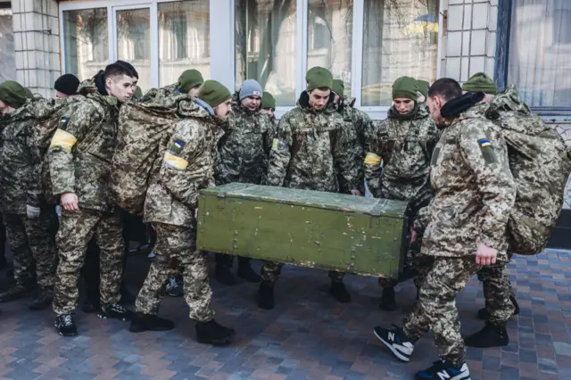 Ukrainian soldiers in Kyiv