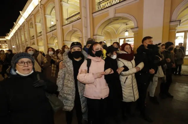 Protesters linking arms in St Petersburg