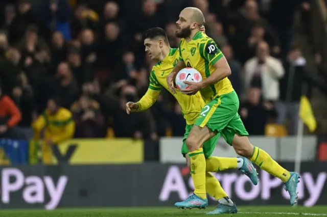 Pukki scores for Norwich