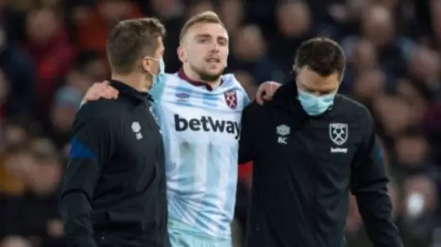 Jarrod Bowen (centre)