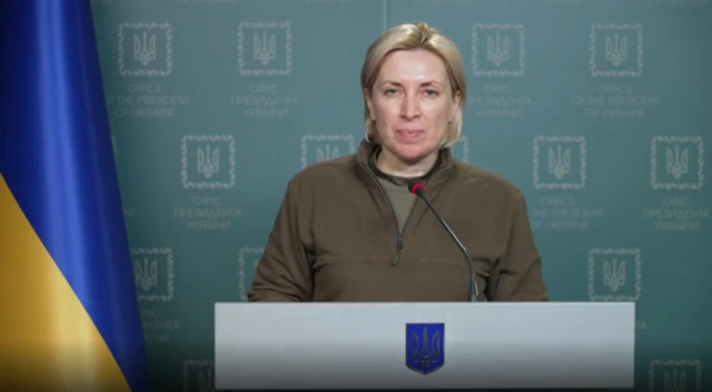 Iryna Vereshchuk speaking to reporters