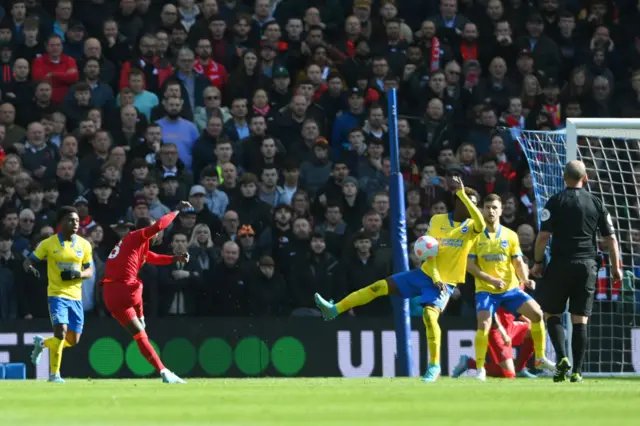 Yves Bissouma, handball, Brighton, Liverpool