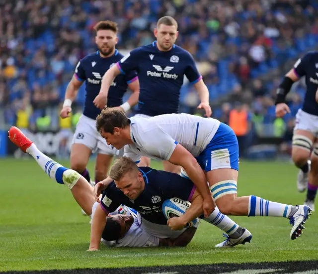 Chris Harris scores his second try of the game