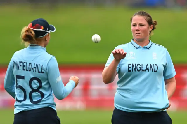 Anya Shrubsole and Lauren Winfield-Hill