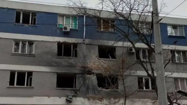 Shell impact damage on block of flats, Mariupol (undated)