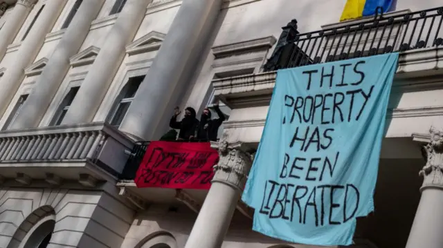 Protesters in London briefly seized a building thought to belong to a Putin ally on Monday