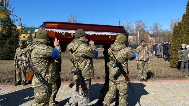 Soldiers carry colonel's coffin