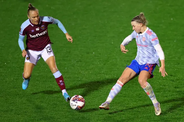 Jackie Groenen of Manchester United battles for possession with Tameka Yallop of West Ham United