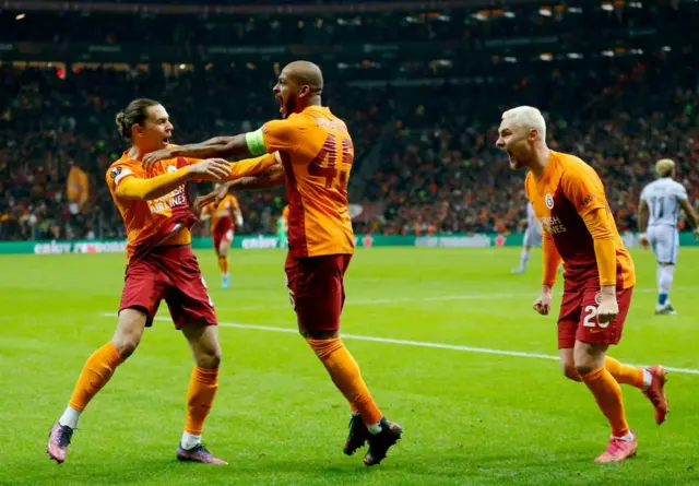 Galatasaray lead