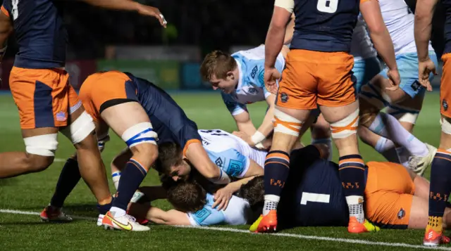 Thomas Gordon scores the game's opening try