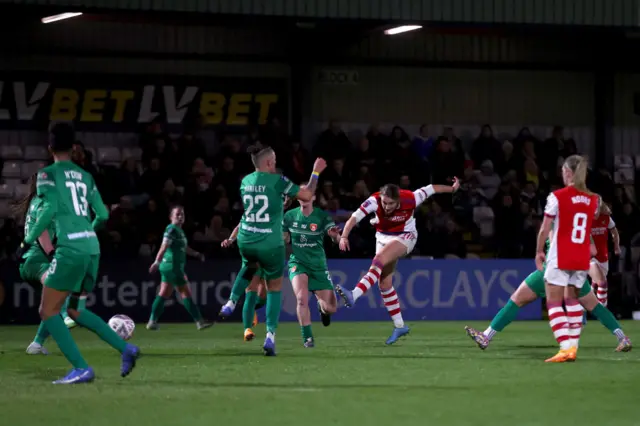 Vivianne Miedema scores for Arsenal.