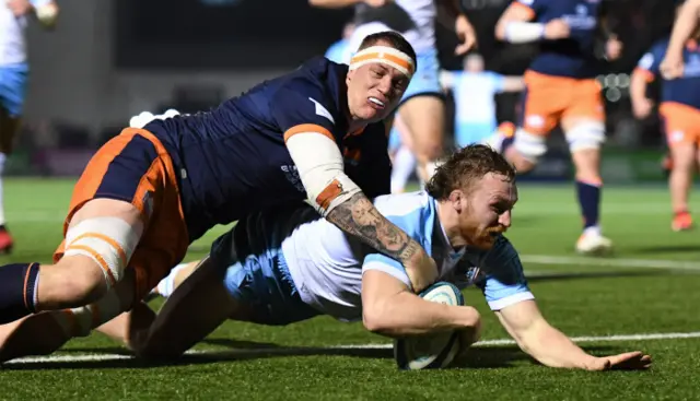 Thomas Gordon scores Glasgow's second try