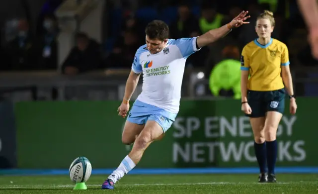 Duncan Weir kicks a penalty